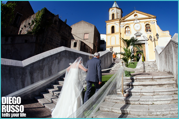 Sposa Entrata In Chiesa - Matrimonio  Certosa San Giacomo A Lauro Di Nola