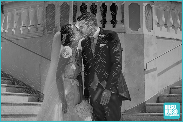 Foto Sposi Matrimonio Religioso - Foto Nozze - Foto Lancio Riso - Foto Sposi Al Lancio Del Riso - Foto Bouquet Sposa