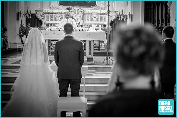 foto degli sposi in chiesa - foto degli sposi - foto in bianco e nero del matrimonio - foto del matrimonio - foto delle nozze