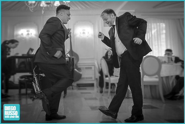 foto in bianco e nero - foto dei balli al matrimonio - foto divertenti al matrimonio - foto alle nozze - foto reportage al matrimonio