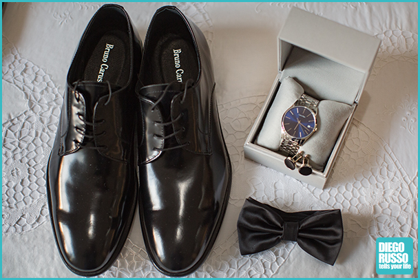 foto degli accessori sposo - foto delle scarpe dello sposo - foto degli accessori al matrimonio - foto al matrimonio - foto dei dettagli