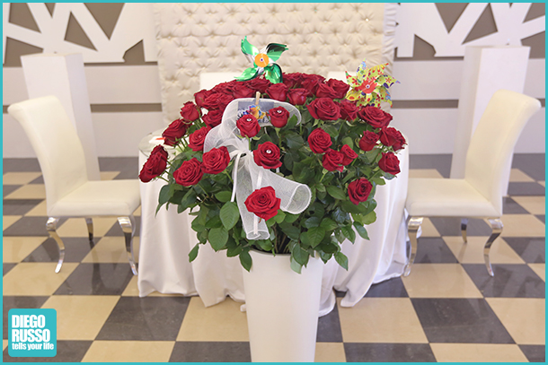 foto del regalo per la sposa - foto al matrimonio - foto dei fiori alle nozze - foto delle rose rosse per la sposa - foto alle nozze