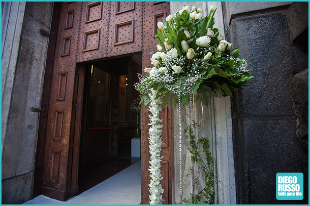 foto degli addobbi floreali - foto degli addobbi floreali fuori chiesa - foto dei fiori al matrimonio - foto al matrimonio - foto del matrimonio religioso