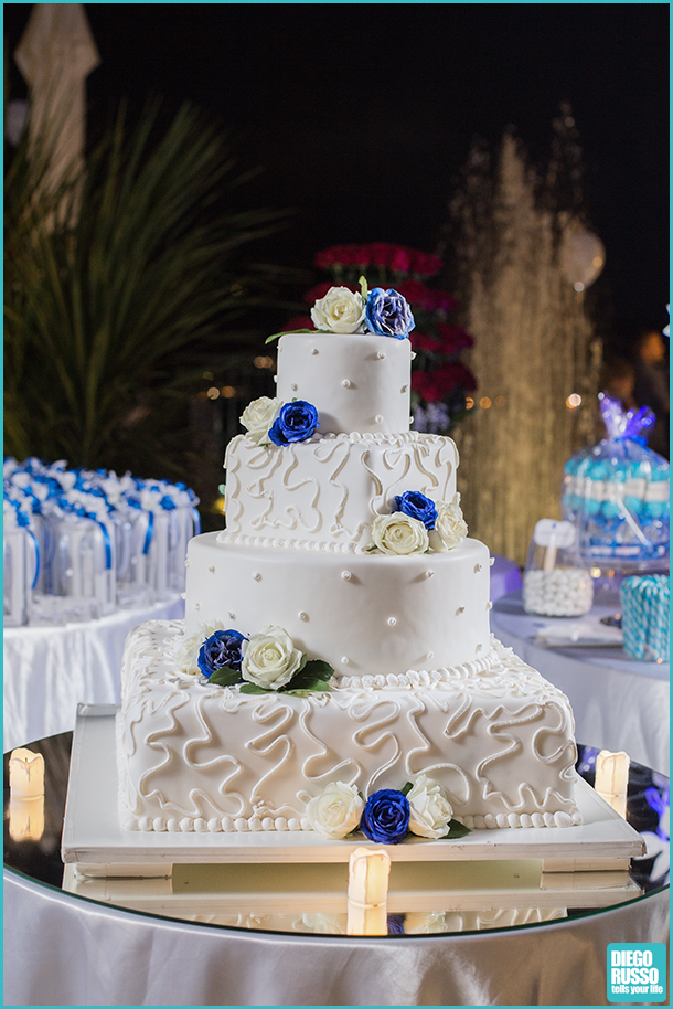 Featured image of post Torta Nuziale Con Rose Bianche Cerca la tua torta seguendo il colore e lo stile del tuo matrimonio